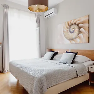 https://4seasons-apartments-cracow.krakowhotelspoland.com